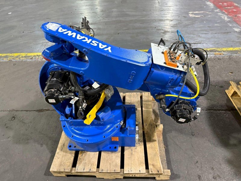 YASKAWA MOTOMAN-MH24 w/ DX200 Controller USED **Missing Teach Pendant**