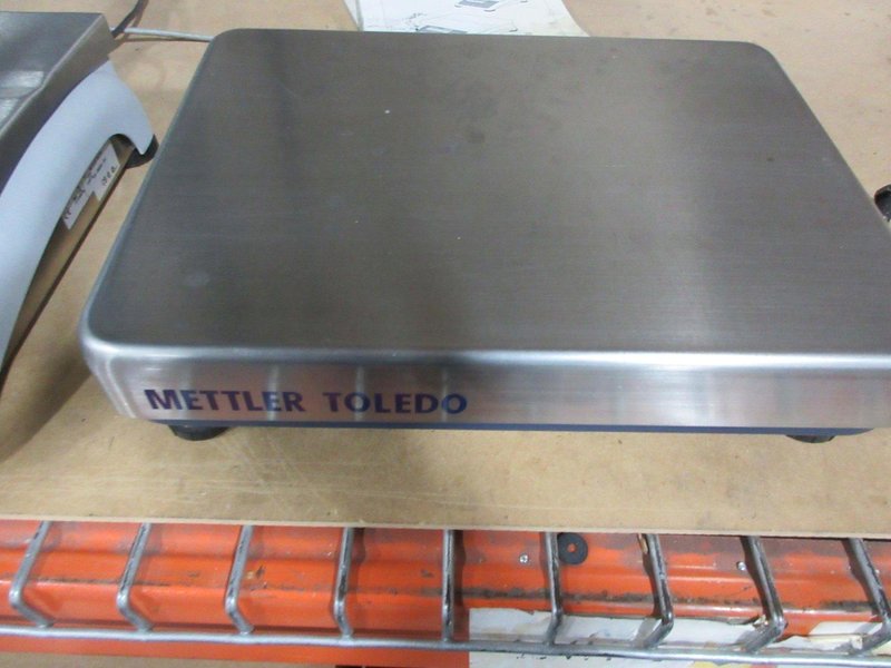 Mettler Toledo BBA 442 Weigh Scale with Side Weight Platform- Auction Item