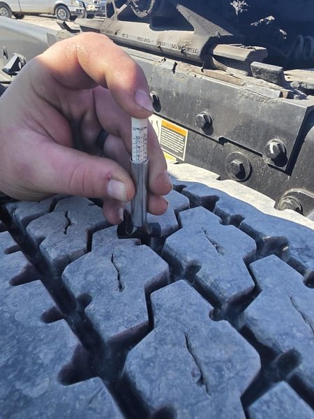 PETERBILT 567 - Trucks