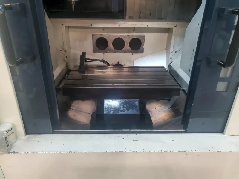 2005 MAKINO E33 VERTICAL MACHINING CENTER