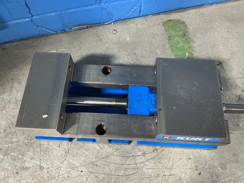 KURT 6” VISE  -  3600V