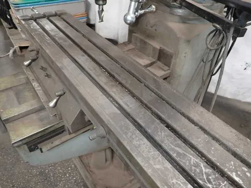 COMET LINCOLN 10" X 50" VERTICAL MILL  -  3KVHD