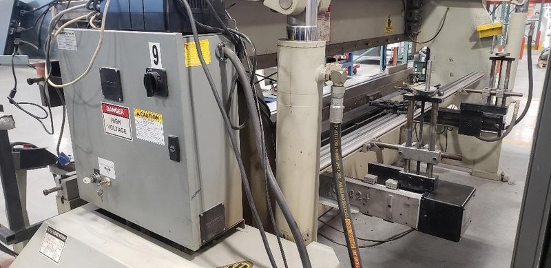 130 TON X 12' ACCURPRESS MODEL 713012 HYDRAULIC PRESS BRAKE