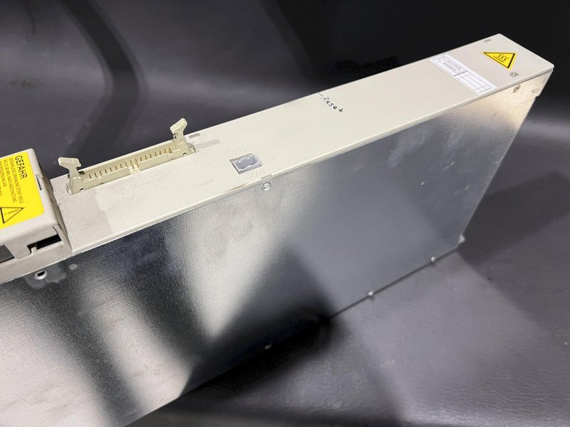Siemens Simodrive Servo Drive Unit 6SN1113-1AB01-0BA1
6SN11131AB010BA1