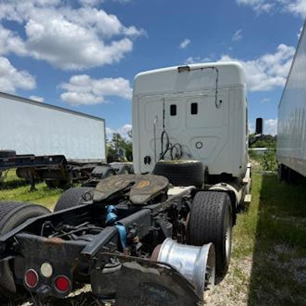 Freightliner Cascadia 125 Sleeper Truck, 2016 – Detroit DD15, Automatic / Manual, Tandem Axle Class 8 Semi Tractor