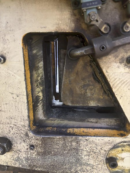 70 TON GEKA MODEL #HYDRCROP HYD-70 HYDRAULIC IRONWORKER: STOCK #22762