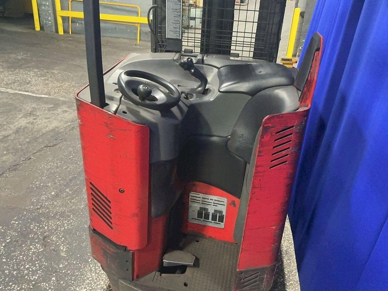 RAYMOND 4000 LBS ELECTRIC STAND UP FORK LIFT  -  FASI R40TT