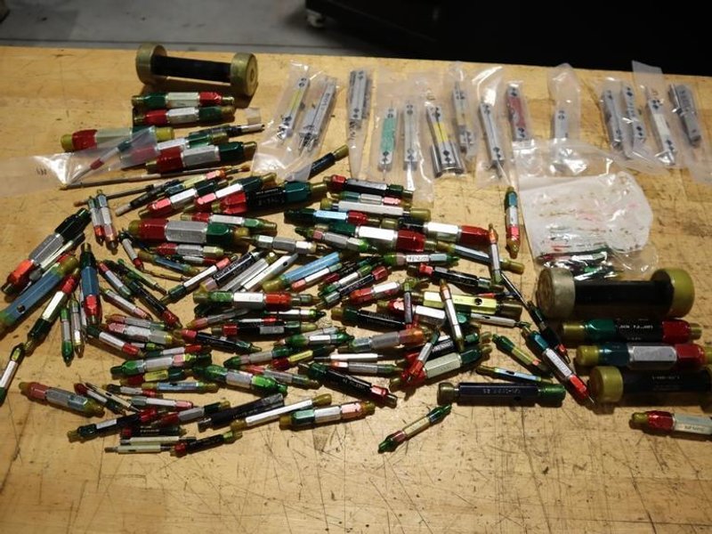 Thread Gages and Gage Holders- Auction Item