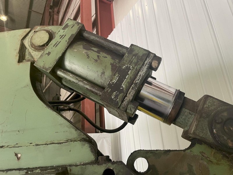 95 TON HILL ACME MODEL #6 HYDRAULIC IRONWORKER: STOCK #14712