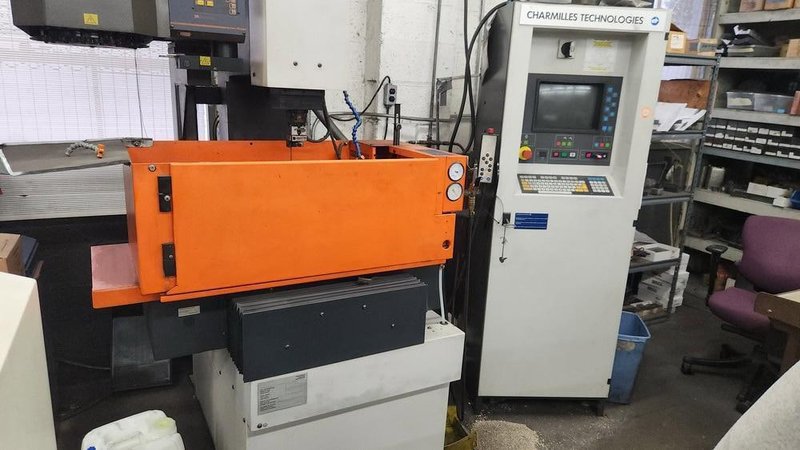 Charmilles Roboform 20A  EDM Ram Sinker, 1999 – Chiller, C-Axis, 16 ATC, 3R Tooling