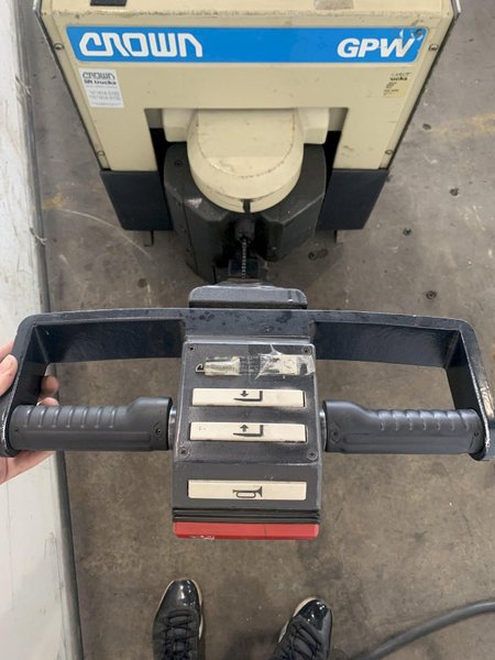 4,000 LB. CROWN 40GPW-4-14 ELECTRIC WALK-BEHIND PALLET JACK. STOCK # 0680124