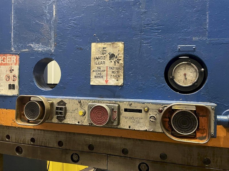 135 TON X 8' CINCINNATI MODEL 135FMX6 HYDRAULIC PRESS BRAKE: STOCK #15770