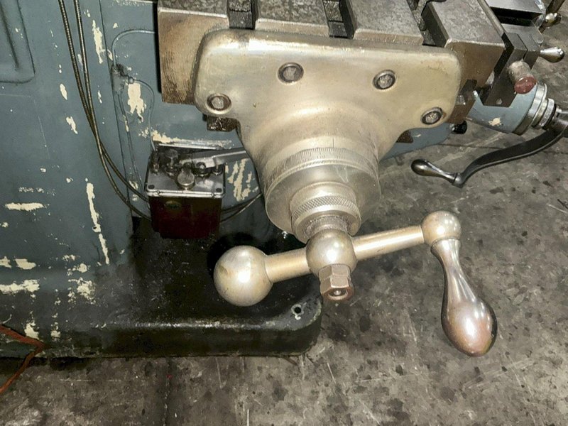 1.5 HP BRIDGEPORT VERTICAL MILL W/ POWER FEED: YOBRO #26042