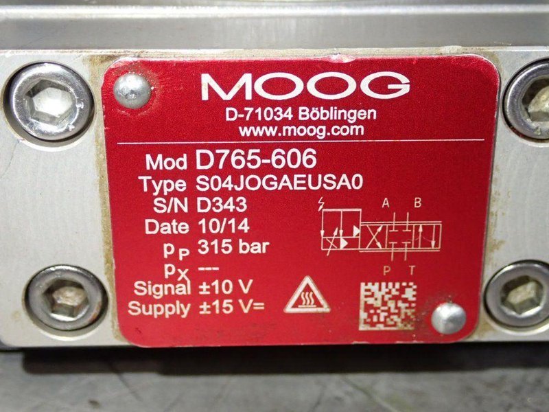 PERFECTION SERVO/MOOG VALVE  -  D765-606