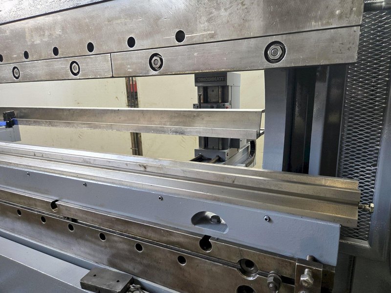230 TON X 14' CINCINNATI 230AFX12 AUTOFORM HYDRAULIC PRESS BRAKE WITH UPGRADED CONTROL. STOCK # 0112226