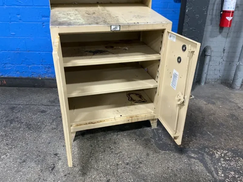 24” X 34” 31” FOREMANS STAND