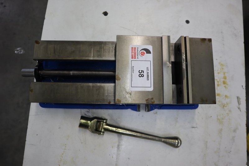 Kurt DX6 6" Machine Vise with Steel Jaws, Handle- Auction Item