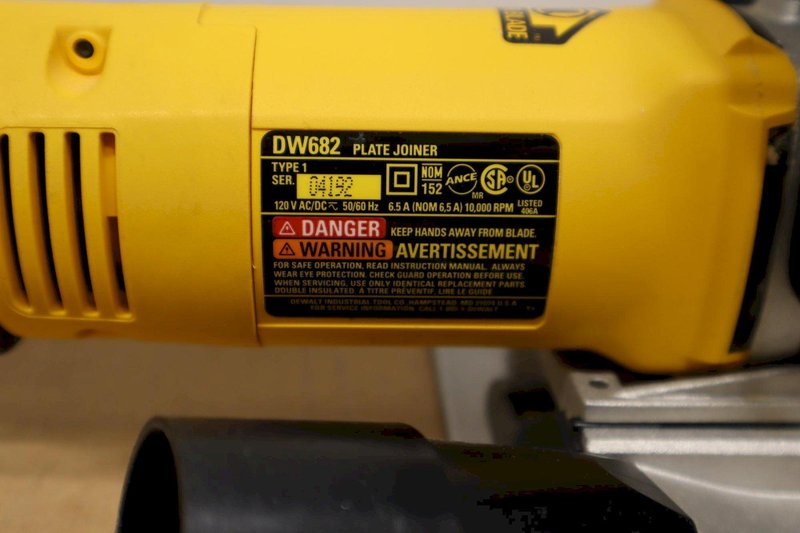 DeWalt DW682 Corded Electric Biscuit Joiner with Dust Bag and Wrench- Auction Item