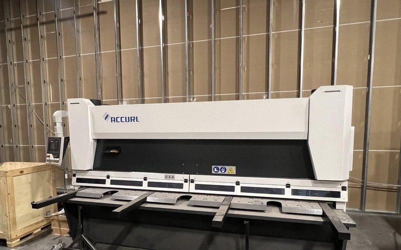 1/4″ x 10′ Accurl MasterCut Guillotine Shear, 2022 – Light Curtain, Backgauge