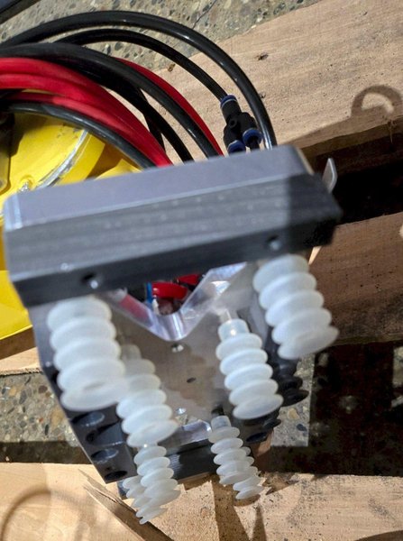 FANUC LR Mate 200iD/7L Robot w/ R-30iB Mate PLUS Controls &amp; Pendant USED