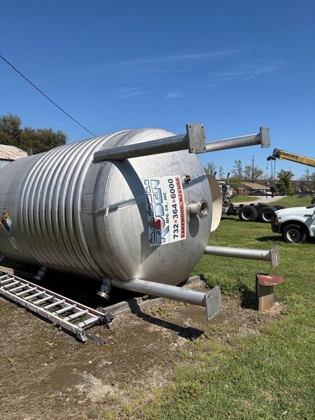 6,000 Gallon Roben Mfg 304 Stainless Steel Jacketed Reactor, 2015 – 100 PSI, Half-Pipe Coil