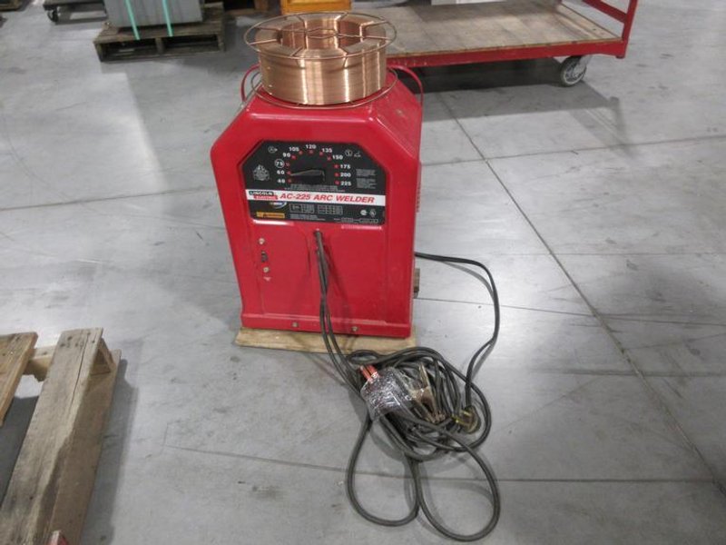 Lincoln Electric AC-225 Stick Arc Welder with Spool .035" Welding Wire- Auction Item