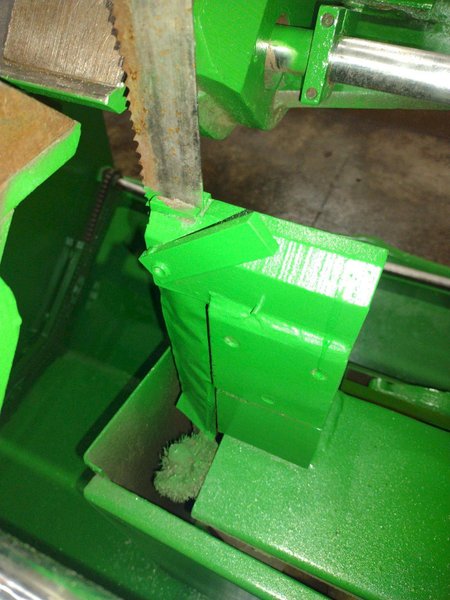 18" X 20" HYD-MECH MODEL V18 SERIES II VERTICAL BAND SAW: STOCK #24965