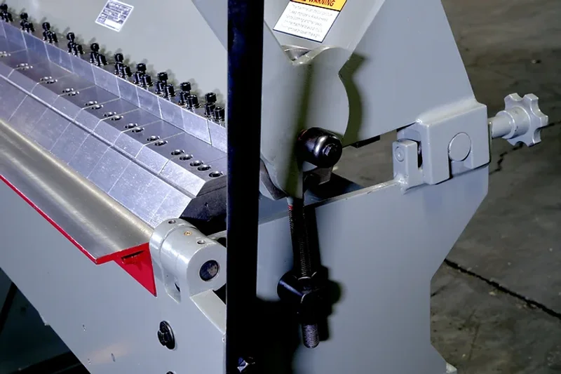 NEW 8' X 14GA GMC MODEL BB-812-6HD BOX AND PAN BRAKE