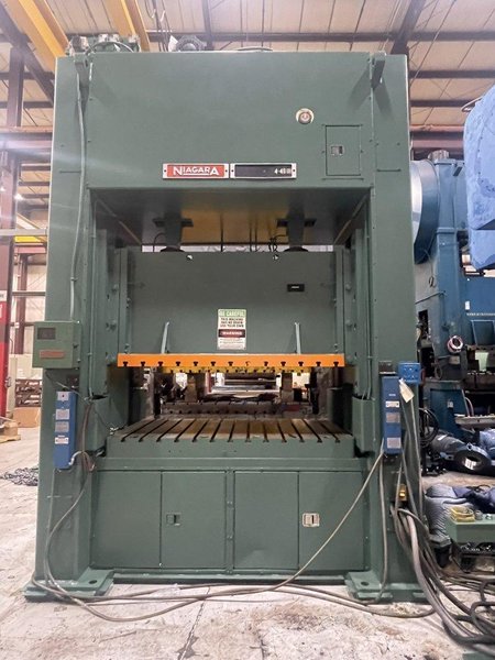 300-ton Niagara SE2-300-84-48 UH, 330 ton Straight Side Double Crank Mechanical Metal Stamping Press For Sale, Year 1992