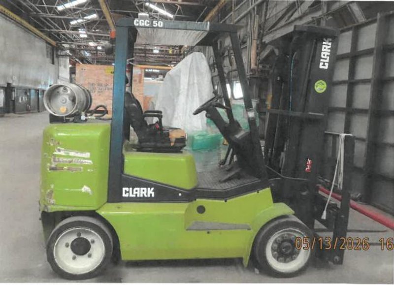 Clark CGC50L Forklift, 2018 – 10,000 lb LPG Cushion Tire Lift Truck w/ 3-Stage Mast, Side Shift &amp; 4.3L PSI Engine