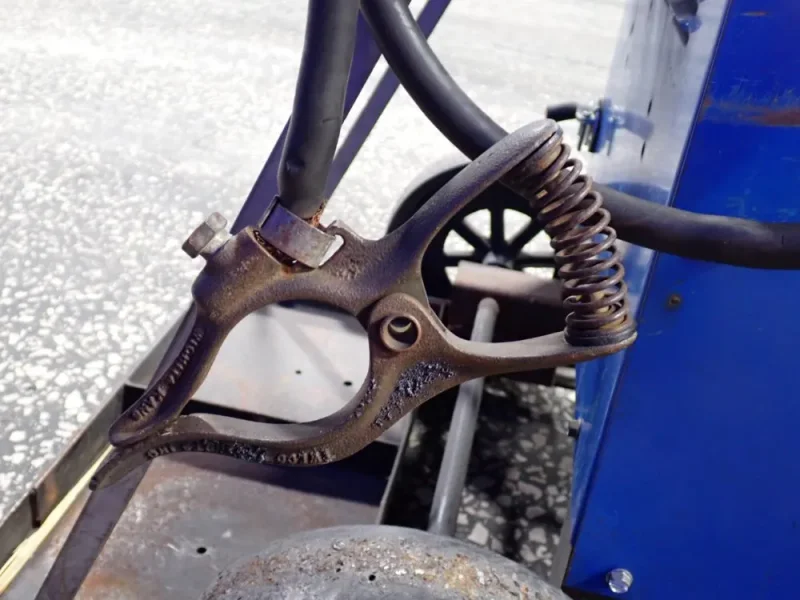 MILLER WELDING POWER SOURCE  -  SYNCROWAVE 250