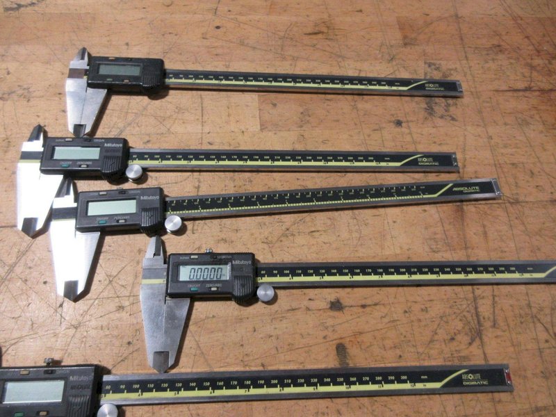 Mitutoyo 12" Digital Calipers (7pcs) ** Uknown Working Order or Accuracy **- Auction Item