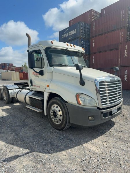 Freightliner Cascadia Day Cab Truck, 2012