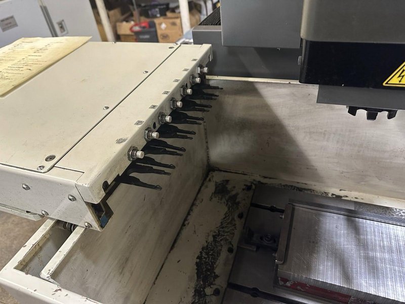 Mitsubishi EA8 Sinker EDM, 1999 – Tool Changer