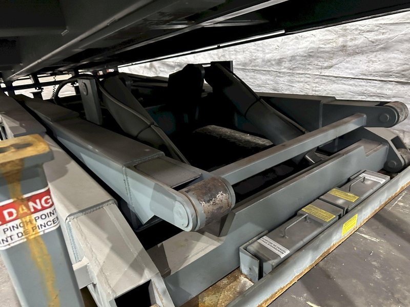 30,000 LB METRODOCK HYDRAULIC SCISSOR LIFT TABLE: STOCK #79256