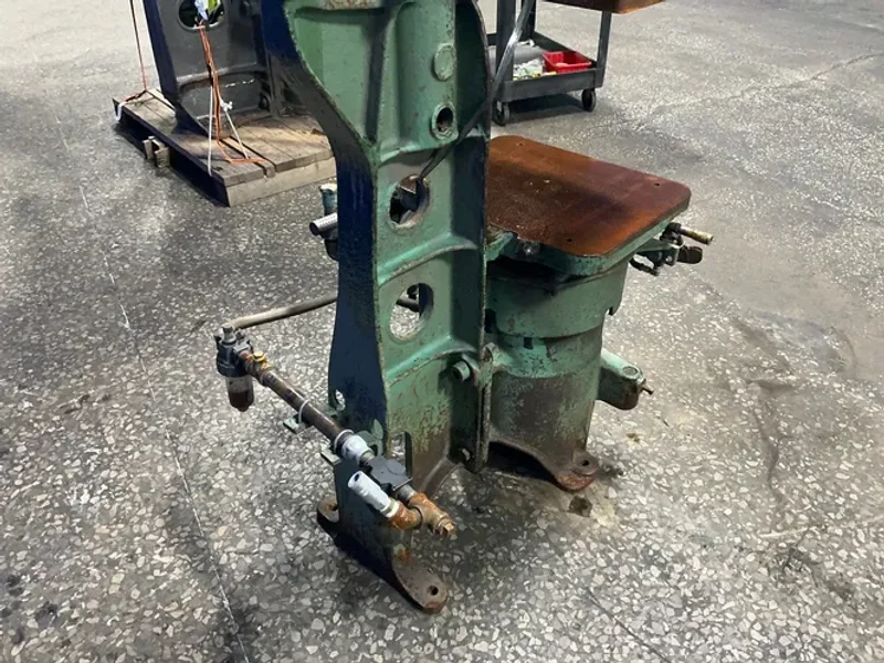 OSBORN 18” X 20” SQUEEZE MOLDING MACHINE   -  212-RJW