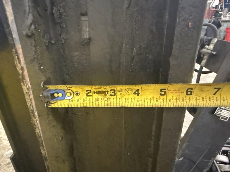 30,000 LBS SUPERIOR FAB MODEL #98-105-617 FORKLIFT MAST: YOBRO #23993