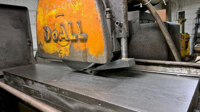 10&quot; X 30&quot; DOALL MODEL HL-1030 HYDRAULIC SURFACE GRINDER. STOCK # 1111525.