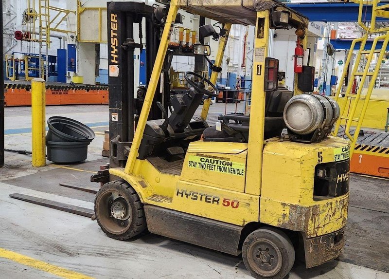 HYSTER S50XM USED FORKLIFT 4400 POUND LIFTING CAPACITY RUNS WELL USED