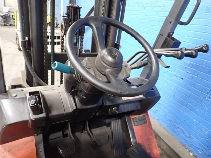 TOYOTA 5600 LBS PROPANE FORKLIFT  -  7FGCU30