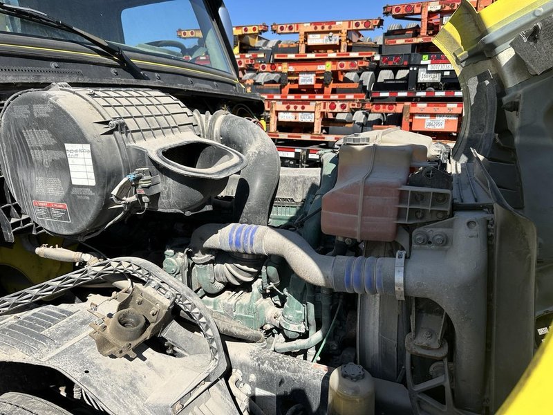 Volvo VNL Day Cab Semi Truck, 2017 – Volvo D13, I-Shift, Air Ride