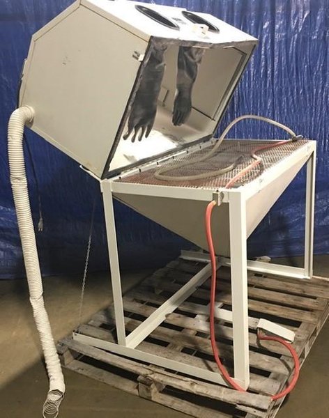 CYCLONE BLASTING CABINET STOCK #2774