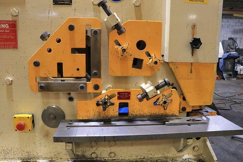 77 TON GEKA DUAL CYLINDER HYDRAULIC IRONWORKER MODEL HYD-70SD