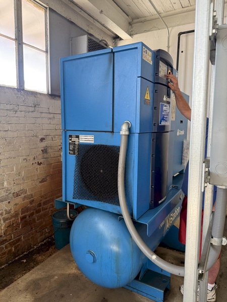 20 HP COMPAIR MODEL #LFR2A ROTARY SCREW AIR COMPRESSOR WITH DRYER: YOBRO #25816