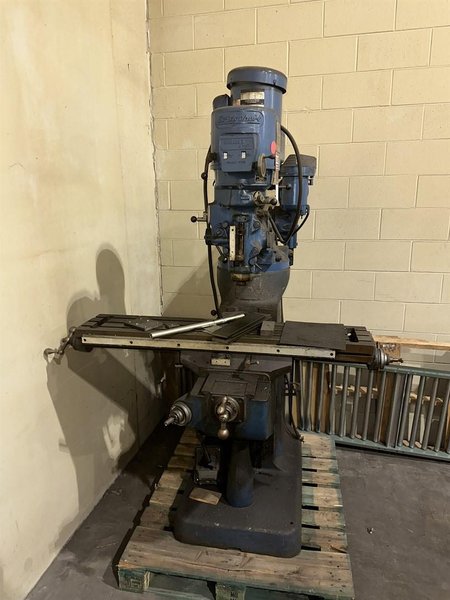2 HP BRIDGEPORT VERTICAL MILLING MACHINE WITH SLOTTING HEAD : STOCK #77315