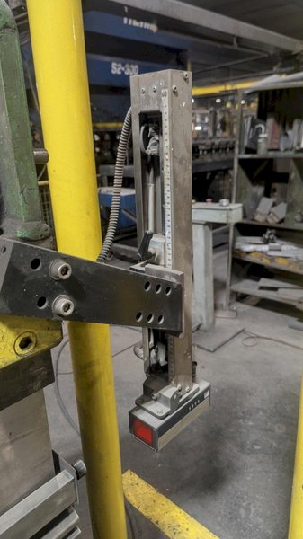1000 Ton x 16′ Cincinnati CNC Press Brake, 1974 – CNC 150 Autogauge Control, 34′ Overall Length