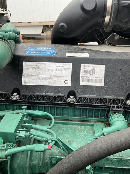 2023 Volvo  4V4NC9EHXPN310965