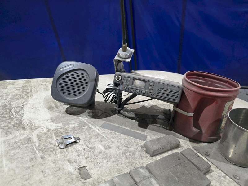 TENNANT 7400 LP FLOOR SCRUBBER USED NEEDS NEW BATTERY