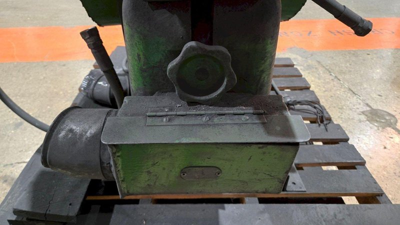 GARDNER DENVER M7037T MODEL HAMMER MILL 2HP 230/480V USED