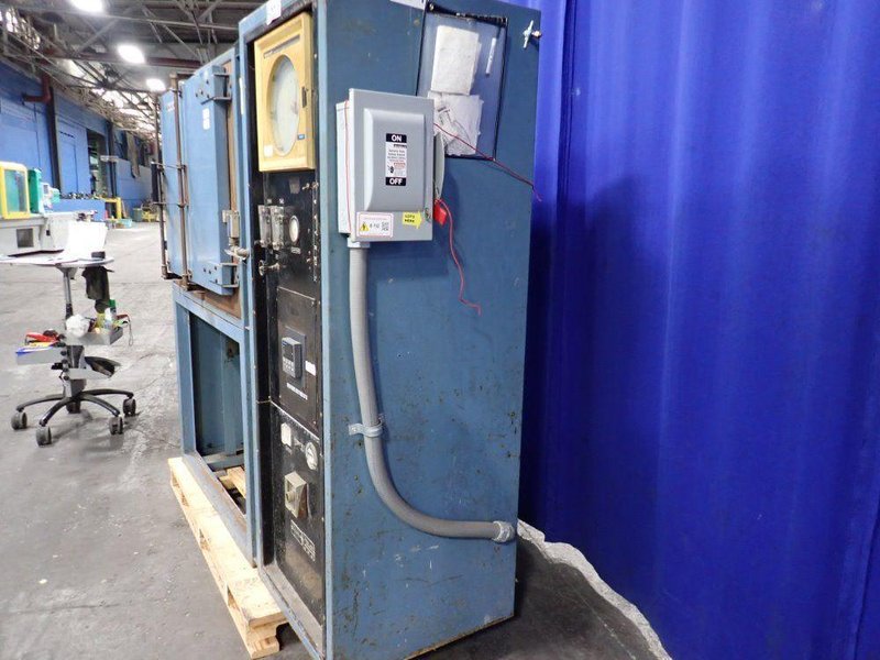 BLUE M 1100°F ELECTRIC OVEN  -  IGF-7780PRE